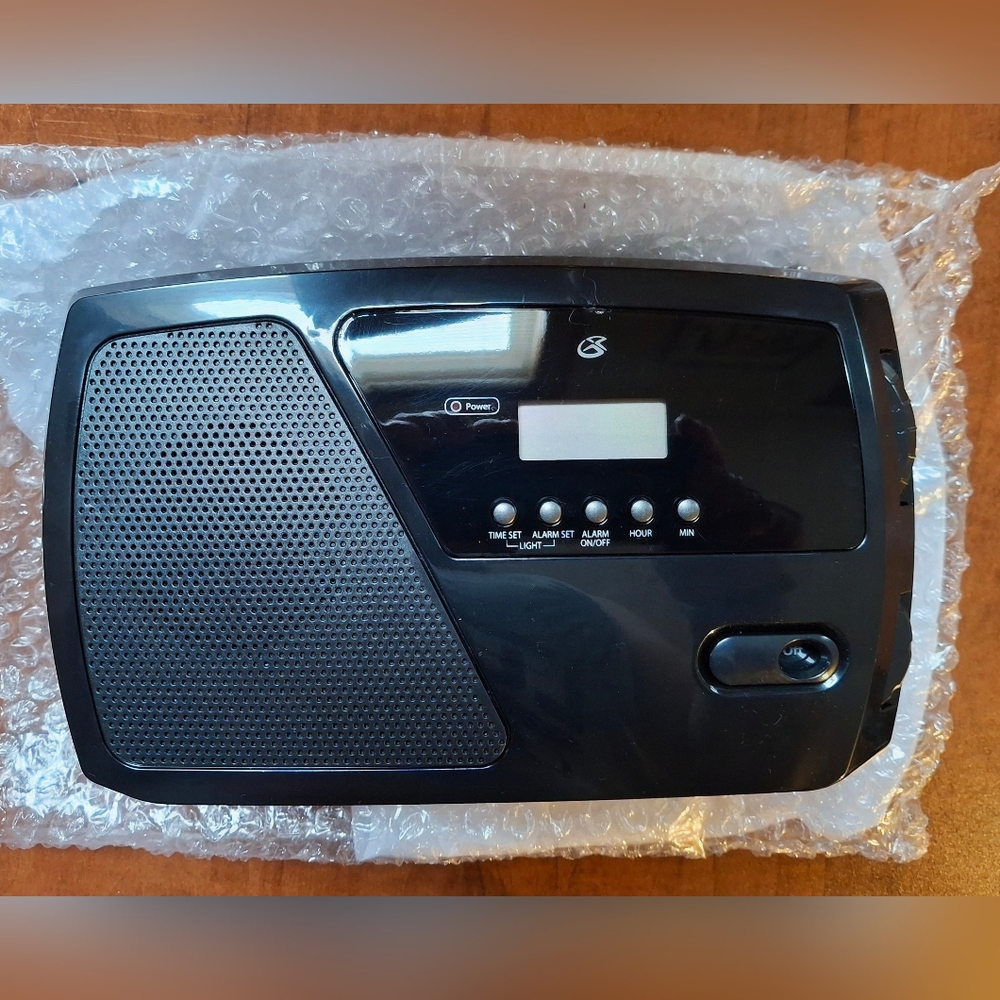 GPX R633B Black AM/FM Clock Radio Digital Plug-In - Picture 10 of 13